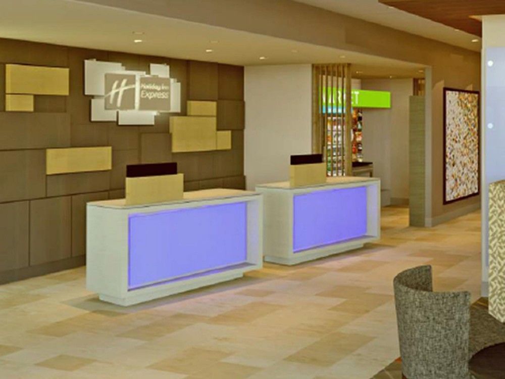 Holiday Inn Express & Suites Toronto Airport West, An Ihg Hotel Mississauga Exterior photo
